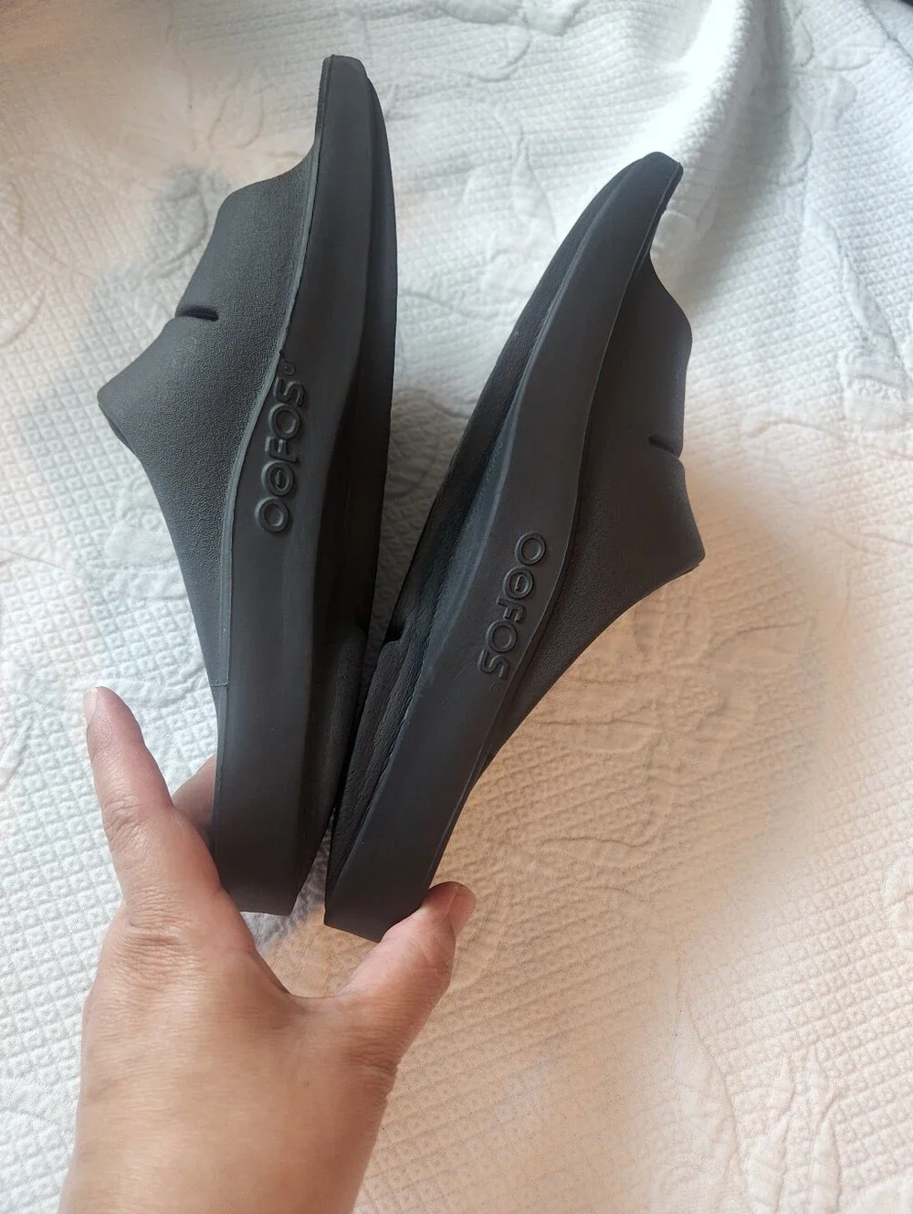 OOFOS Black Slip-On Recovery Sandals